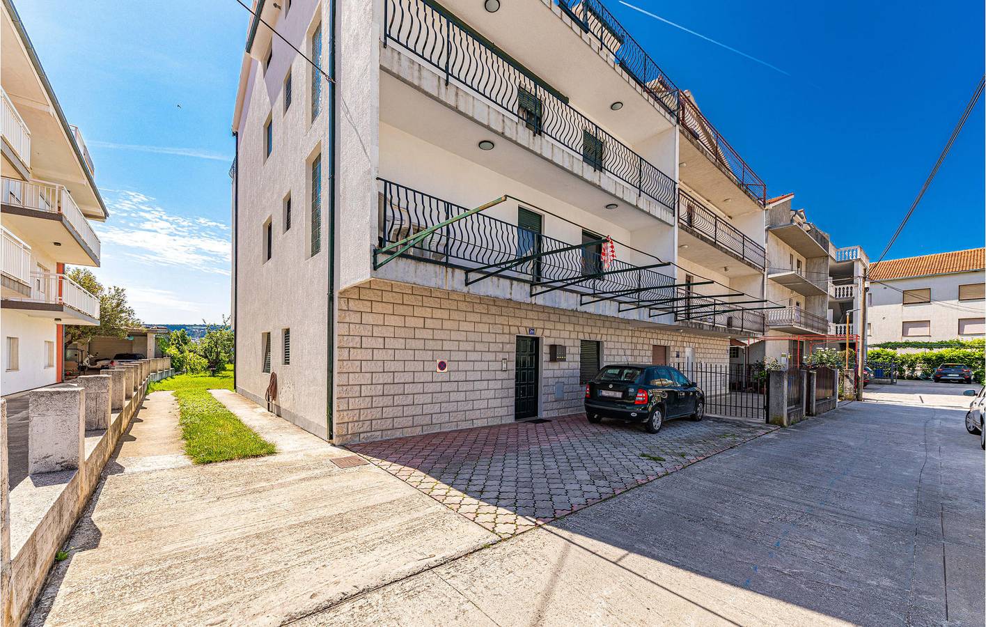 Entire holiday apartment, Holiday apartment for 5 people with terrace in Trogir, Split-Dalmatia