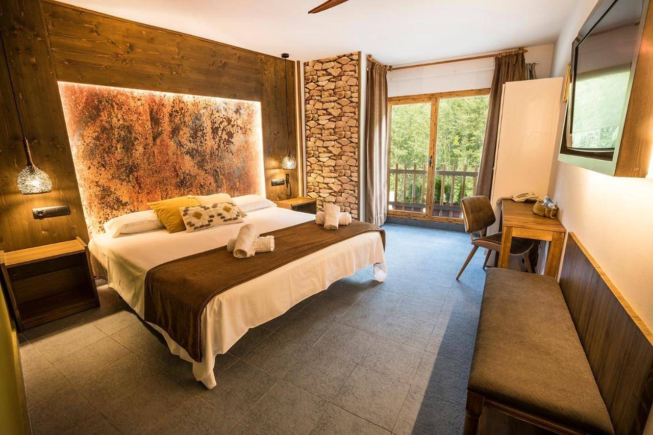Hotel Restaurant Les Brases in Sort , Pirineo Catalan