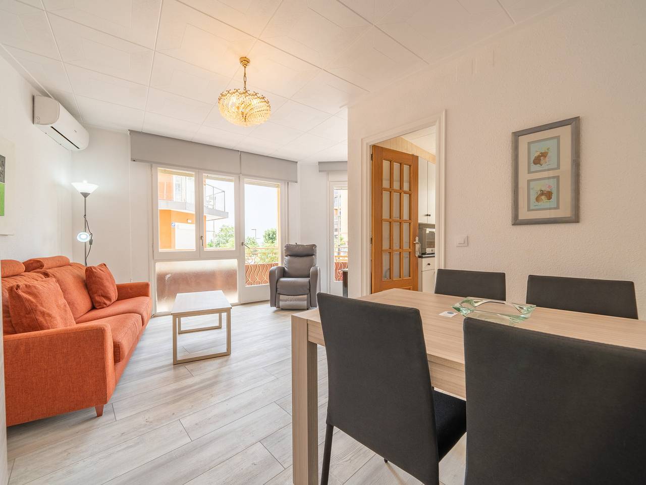 Appartement entier, Appartement moderne avec balcon et Wi-Fi à 150m de la plage à Calella in Calella, Costa del Maresme
