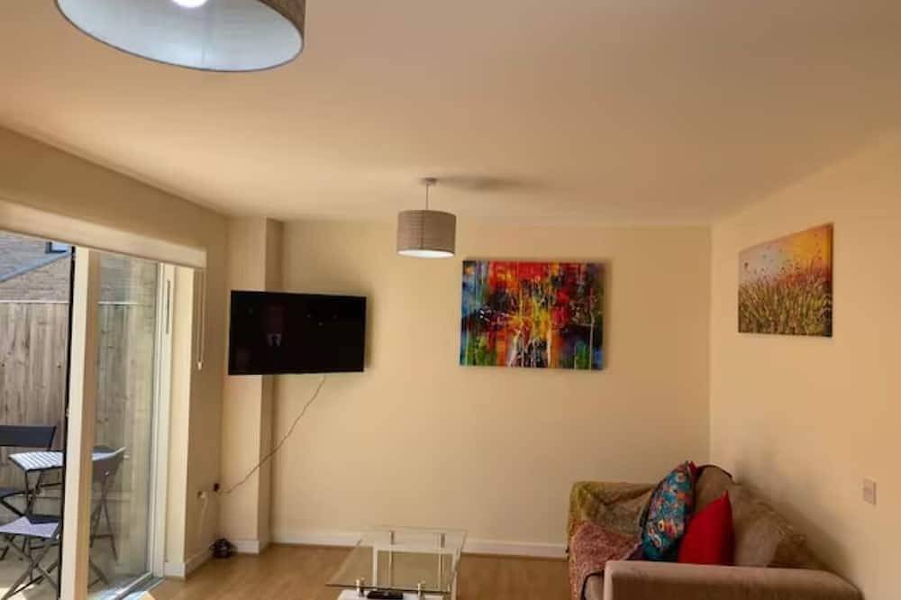 Contemporary, Cosy House with Free Parking & Garden; 5 mins to Addenbrooke's in Cambridge, Cambridgeshire