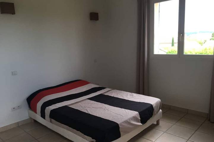 Location de vacances pour 9 personnes, avec jardin et terrasse à Mollégès - 3