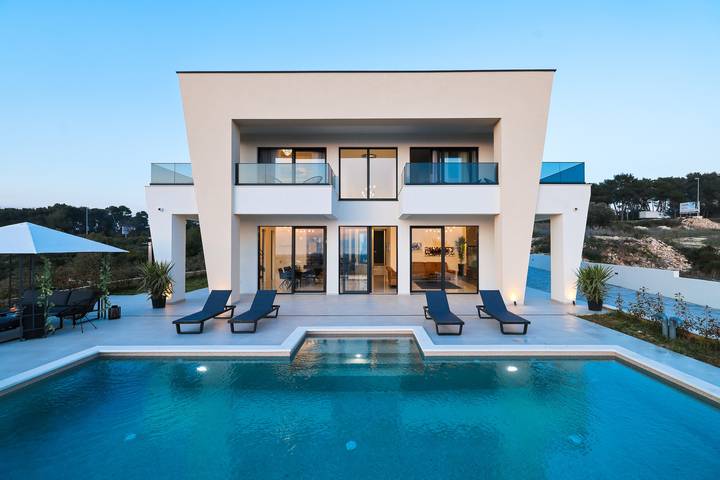 Ferienhaus für 8 Personen, mit Balkon in Zadar (Kommun)