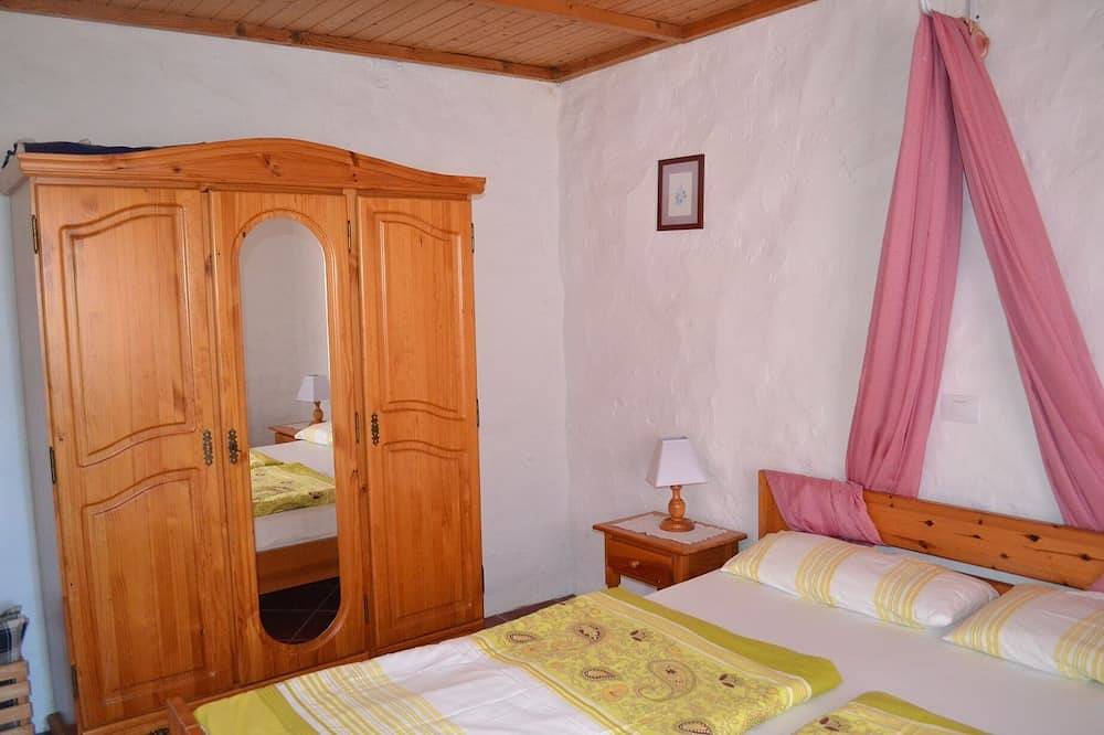 Ganze Wohnung, Pretty apartment with sun terrace in the subtropical garden with Wifi and pool in El Paso, La Palma Süd