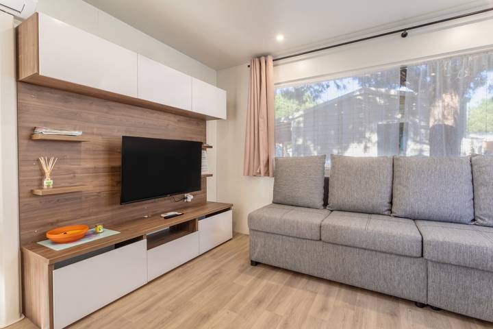 Ferienhaus für 7 Personen, mit Garten und Kinderpool sowie Seeblick in Languedoc-Roussillon