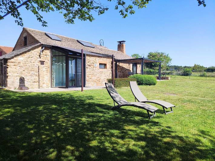 Gîte pour 4 personnes, avec terrasse et jardin, animaux acceptés dans l' Aveyron - 2
