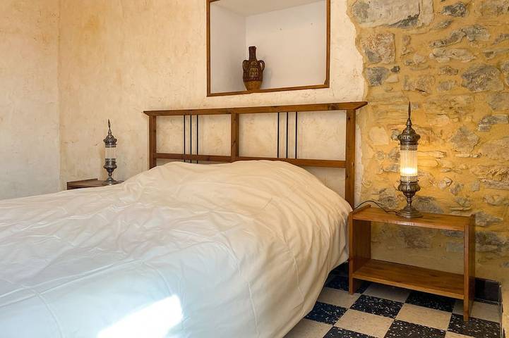 Gîte pour 3 personnes, avec terrasse ainsi que jardin et piscine à Saint-André-de-Cruzières - 2