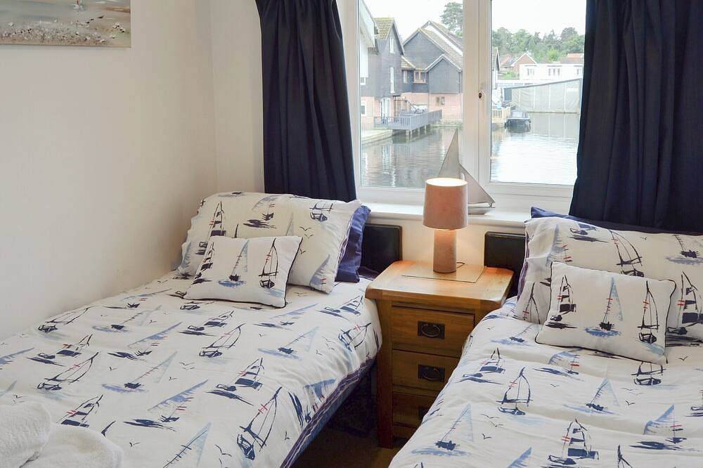 Ideal for a couple or small family wishing to discover the Norfolk Broads. in Wroxham, The Broads
