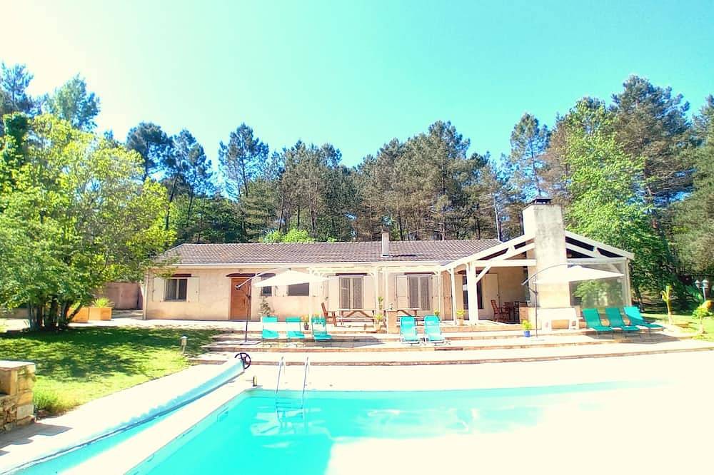 Villa Douze, maison privée avec piscine chauffée dans la nature de la Dordogne in La Douze, Périgord Blanc