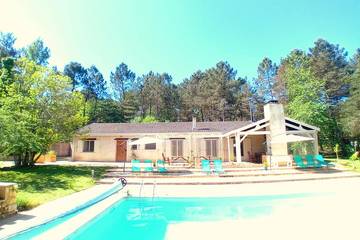 Location de vacances pour 12 personnes, avec jardin à La Douze