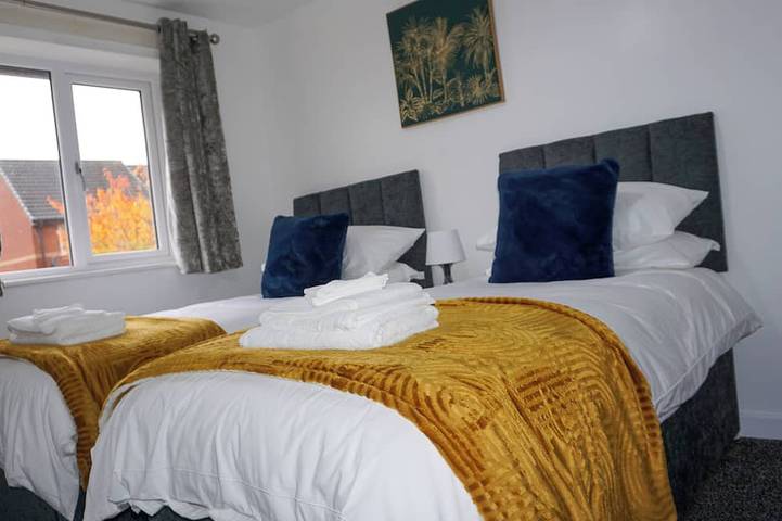 Biz & Fam Sleeps 7 Wigan w/ Parking, Self-Check-in in Wigan, Gran Mánchester
