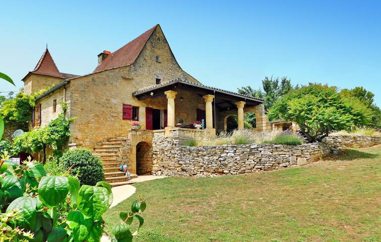 Location de vacances pour 12 personnes, avec Terrasse ainsi que Jacuzzi et Piscine à Daglan
