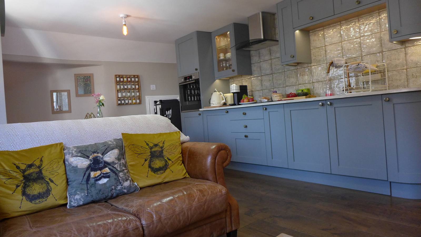 Entire vacation apartment, Royal Oak Retreat - Sleeps 6, Pub & Pet Friendly in Barcombe, East Sussex