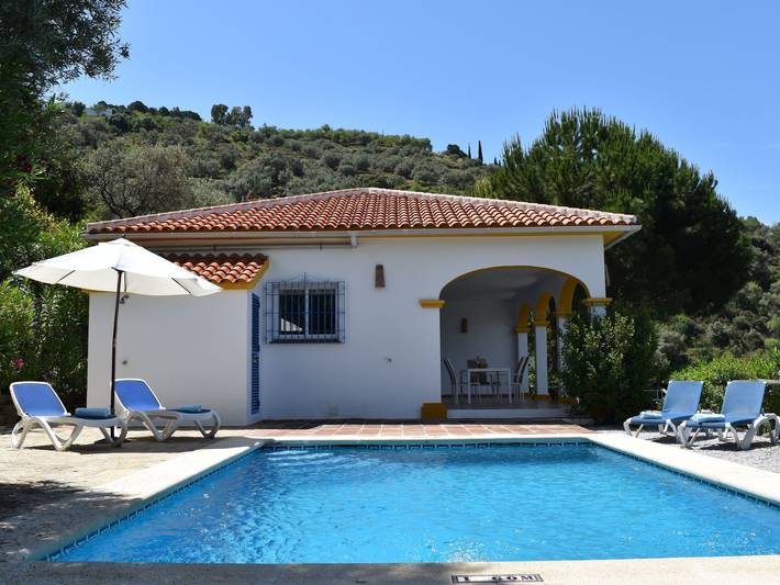 Ferienhaus für 4 Personen, mit Terrasse und Garten sowie Pool in Sayalonga