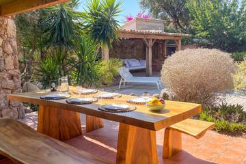 Gîte pour 6 personnes, avec terrasse ainsi que jardin et piscine dans Sainte-Lucie de Porto-Vecchio