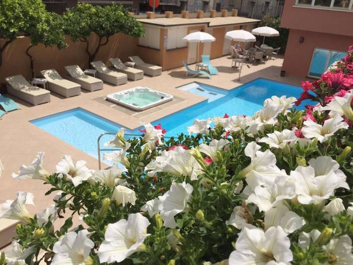 Hotel für 3 Personen, mit Whirlpool und Terrasse sowie Pool und Sauna in Chiavari