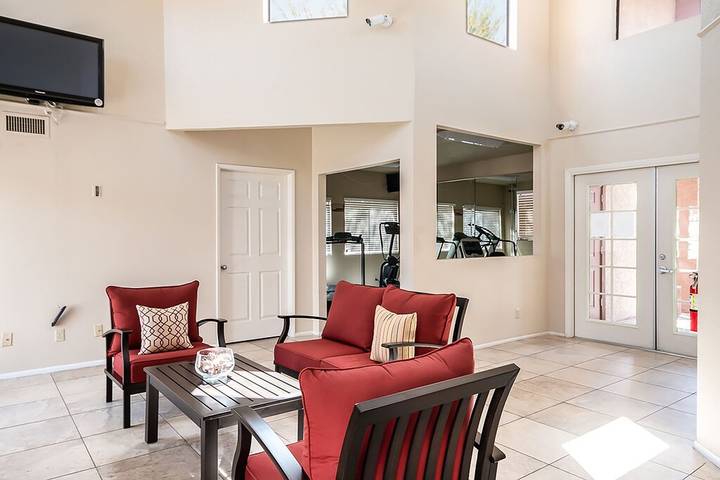 Vacation rental for 4 people, with balcony and pool as well as hot tub in Tucson