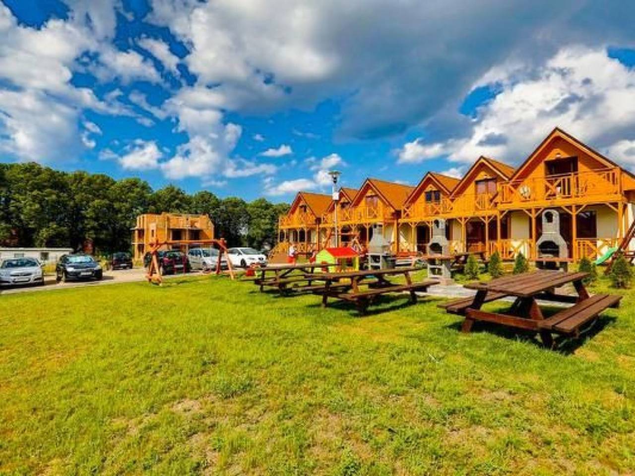 "" in einem eingezäunten Gebiet in Mielenko, Powiat koszaliński