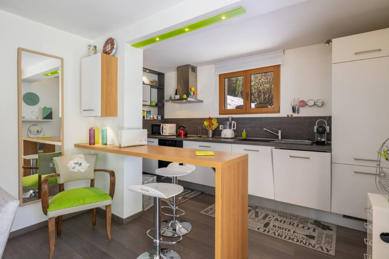 Ganze Wohnung, Ferienwohnung „La Tour 74“ mit Bergblick, privater Terrasse und Wlan in Thônes, Annecy und Umgebung