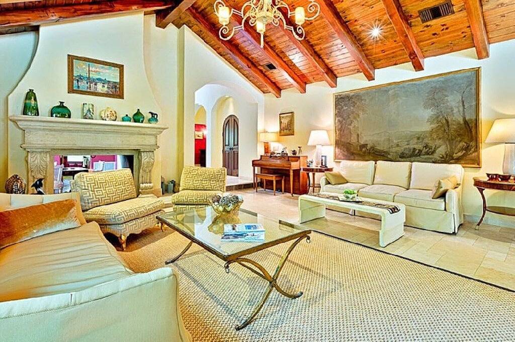 Gated, Private Community No Other Villa This Calibre Can Beat The Price! in Los Angeles, Los Angeles County