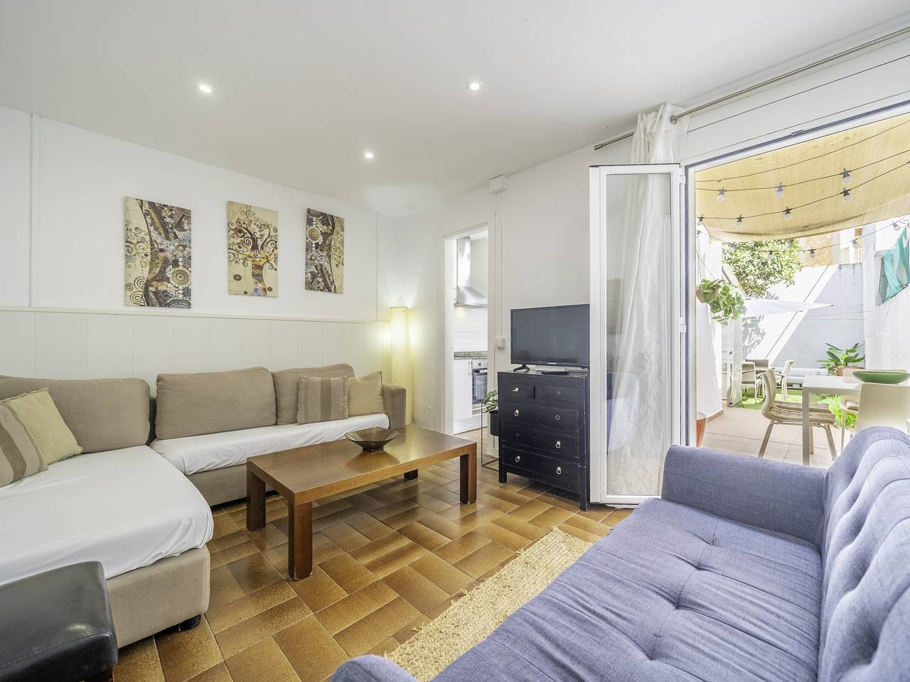 Beachside Villa in Calella for 7 with Terrace, Wifi, and Washer in Calella, Costa del Maresme