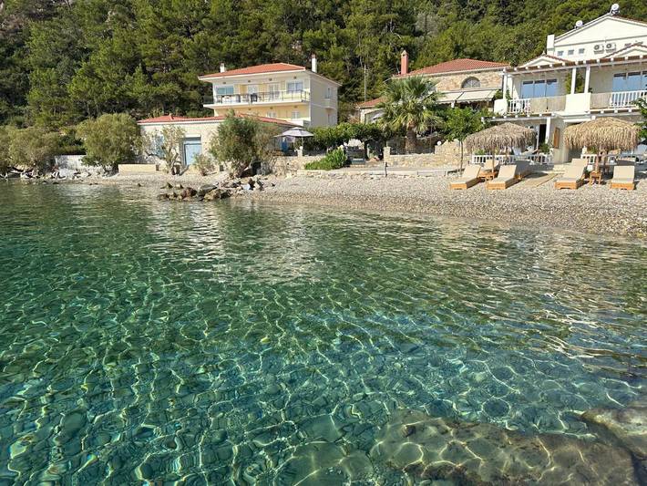 Vakantieappartement voor 6 personen, with uitzicht and tuin as well as uitzicht op het meer in Samos