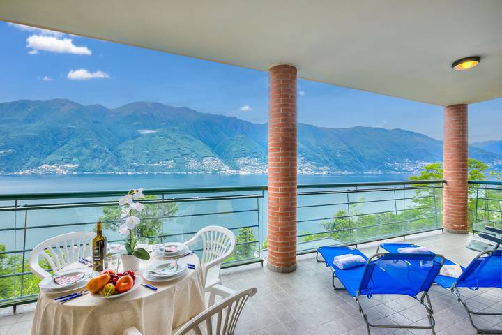 Ferienwohnung für 2 Personen, mit Terrasse und Seeblick in Tronzano Lago Maggiore