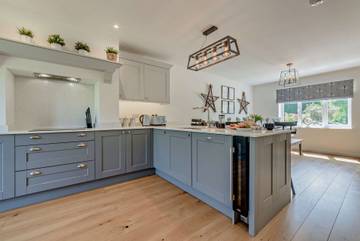 Cottage for 12 People in Bourton-on-the-Water, The Cotswolds, Photo 3