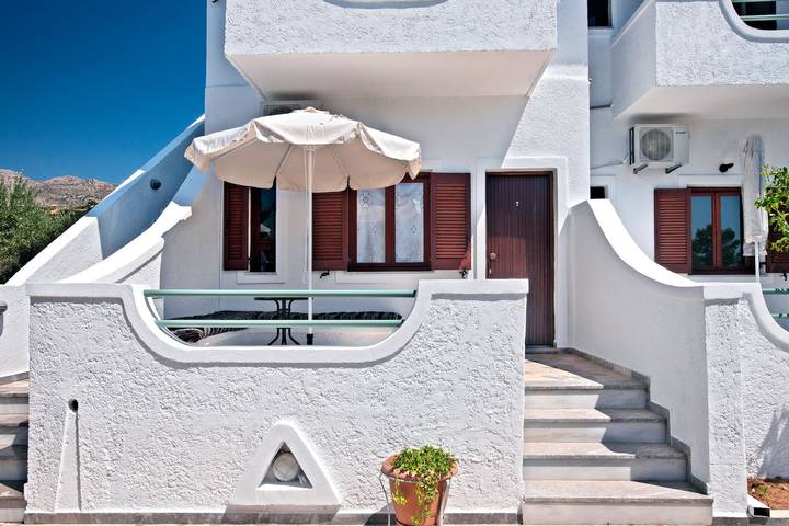 Ferienwohnung für 3 Personen, mit Terrasse und Garten sowie Ausblick und Meerblick auf Kreta - 2