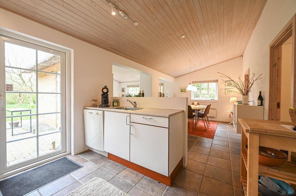 Gemütliches Reetdachhaus nahe der Husby Klitplantage – Mit Whirlpool und Sauna in Vester Husby, Husby (Dänemark)