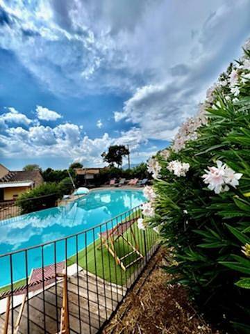 Chambre d’hôte pour 3 personnes, avec Terrasse et Jacuzzi ainsi que Jardin et Piscine en Corse-du-Sud
