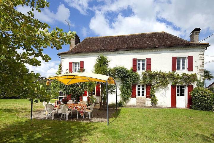 Location de vacances pour 10 personnes, avec Terrasse et Jardin à Osserain-Rivareyte