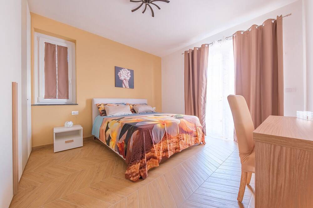 Entire apartment, Apartment 'Grace Home 1' with Sea View, Wi-Fi and Air Conditioning in Milazzo, Messina Province