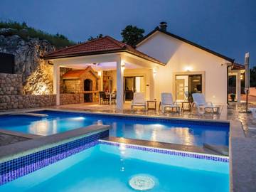 Ferienhaus für 10 Personen, mit Terrasse an der Makarska Riviera
