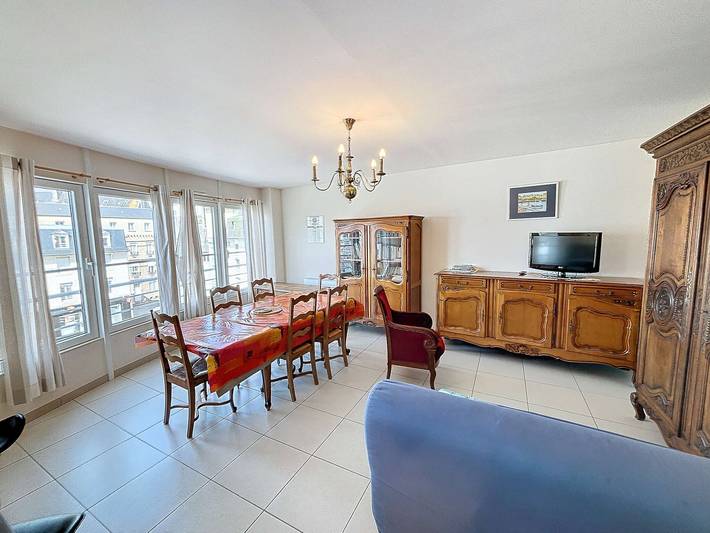 Apartamento entero, Apartamento céntrico con 2 habitaciones, ascensor, parking y cercano a la playa en Granville in Granville, Côte de la Déroute