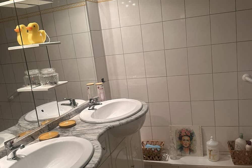 Appartement entier, Duplex Spa à Ollioules Proche Sanary in Ollioules, Région de Toulon