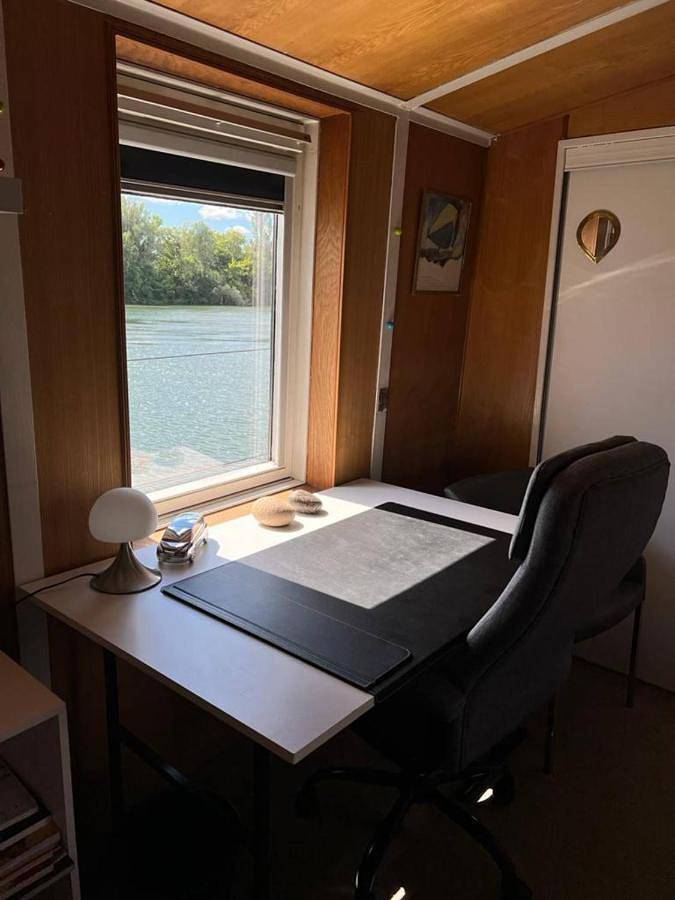 Appartement entier, Three-Bedroom Apartment with Water View in Juvisy-sur-Orge, Essonne