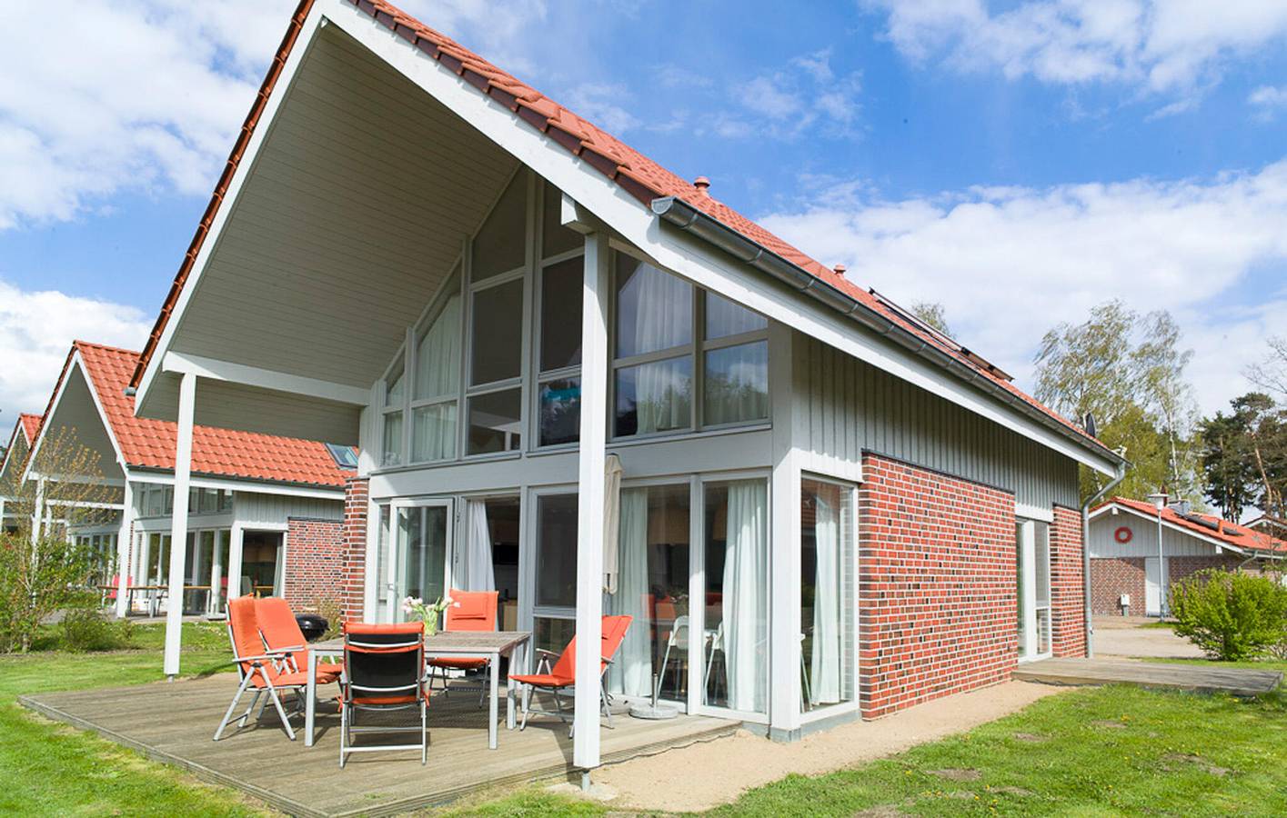 Modernes Strandapartment mit Terrasse und Parkplatz in Röbel, Müritz