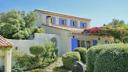 Cottage pour 8 personnes, avec jardin ainsi que terrasse et piscine à Villes-sur-Auzon