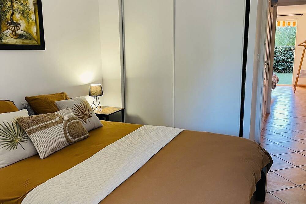 Apartamento entero, Salida a la isla de Porquerolles - 200 m playas Clasificadas 4 * in La Londe-les-Maures, Parque nacional Port-Cros