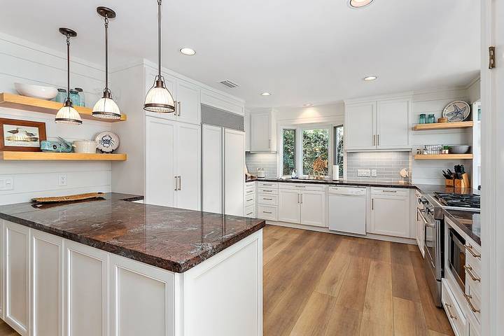 Vacation house for 12 people, with yard and balcony in Georgia