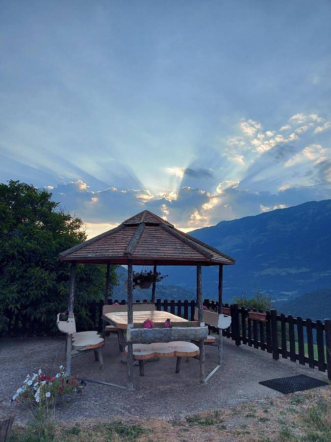 Location de vacances pour 2 personnes, avec Terrasse ainsi que Jardin et Vue à Châteauroux-les-Alpes
