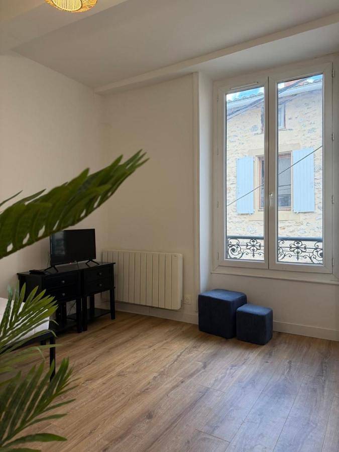 Appartement entier, Two-Bedroom Apartment in Tournon-sur-Rhône, Région de Tournon-sur-Rhône