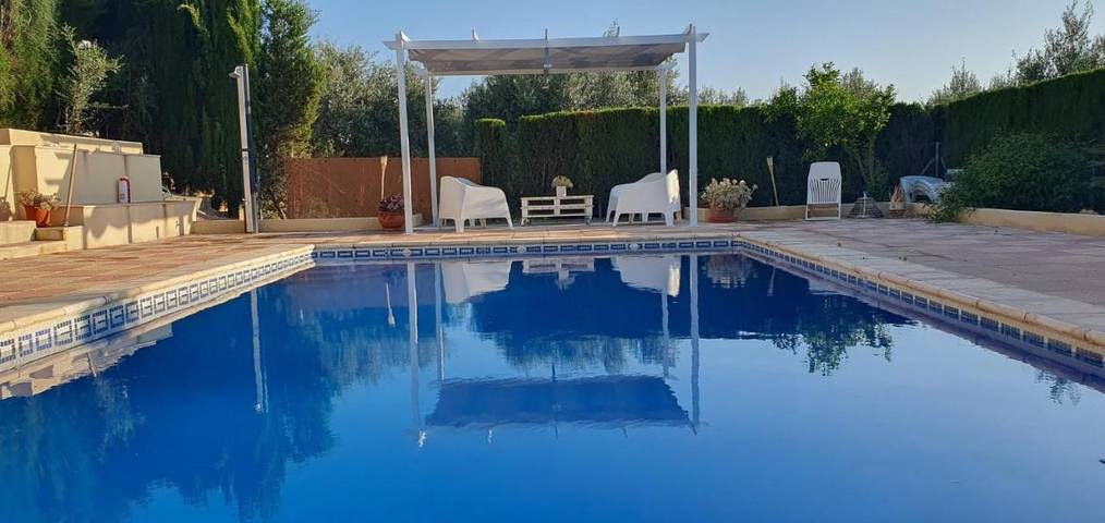 Location de vacances pour 9 personnes, avec Balcon et Terrasse ainsi que Jardin et Piscine à Calasparra