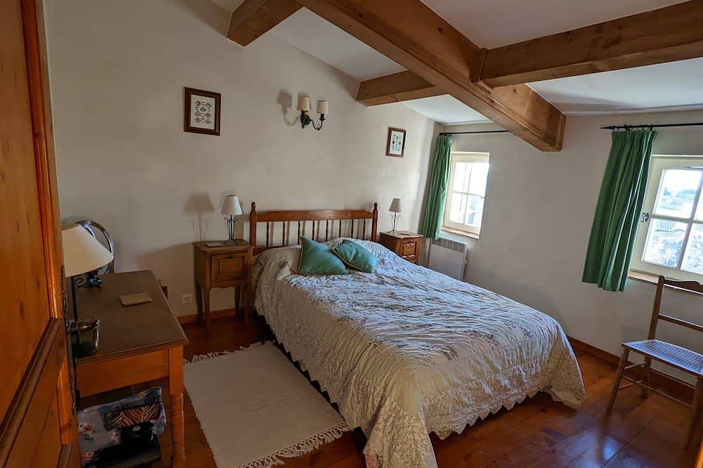 Una casa de pueblo provenzal a poca distancia de tiendas y restaurantes. in Boulbon, Region de Arles