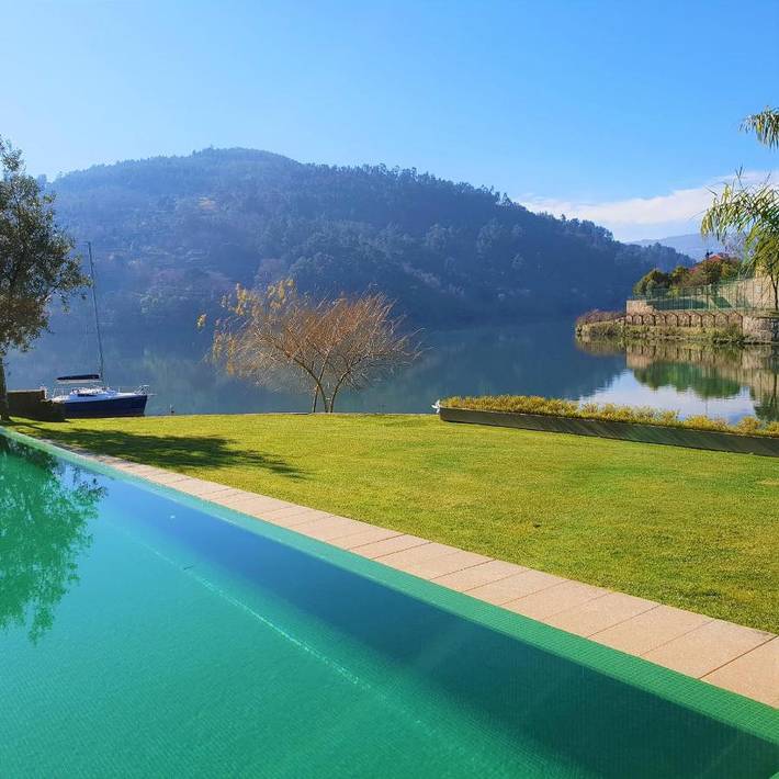 Hôtel pour 2 personnes, avec Balcon et Jacuzzi ainsi que Terrasse et Jardin dans Ribadouro