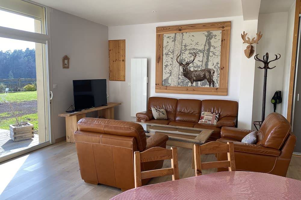Entire apartment, Appartement plein-pied, avec terrasse lumineux et spacieux, vue dégagée in Saint-Nectaire, Volcans d'Auvergne Regional Nature Park