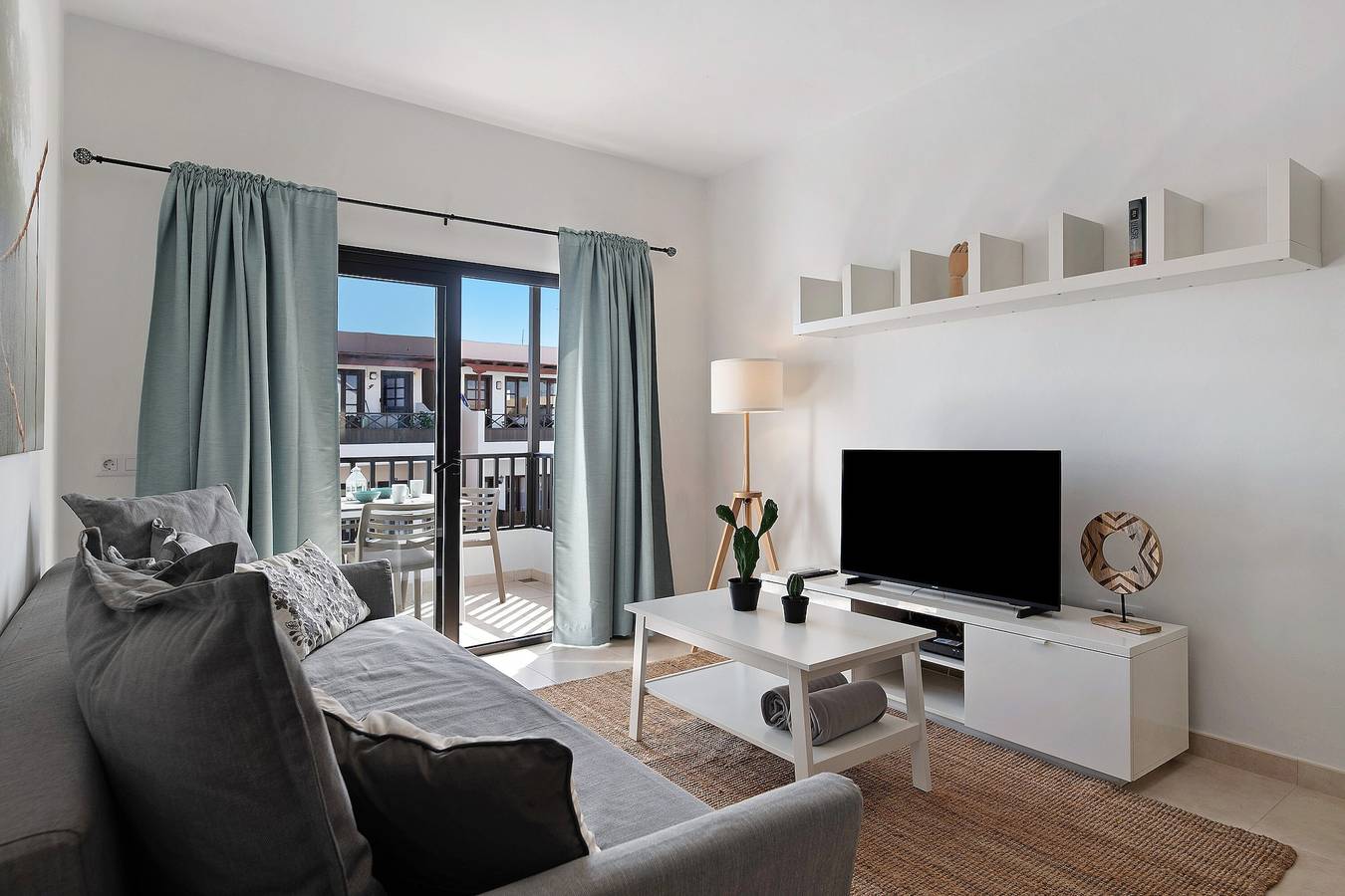 Apartamento entero, Apartamento vacacional 'La Estrella I' cerca de la playa con terraza y Wi-Fi in Playa Honda, San Bartolomé
