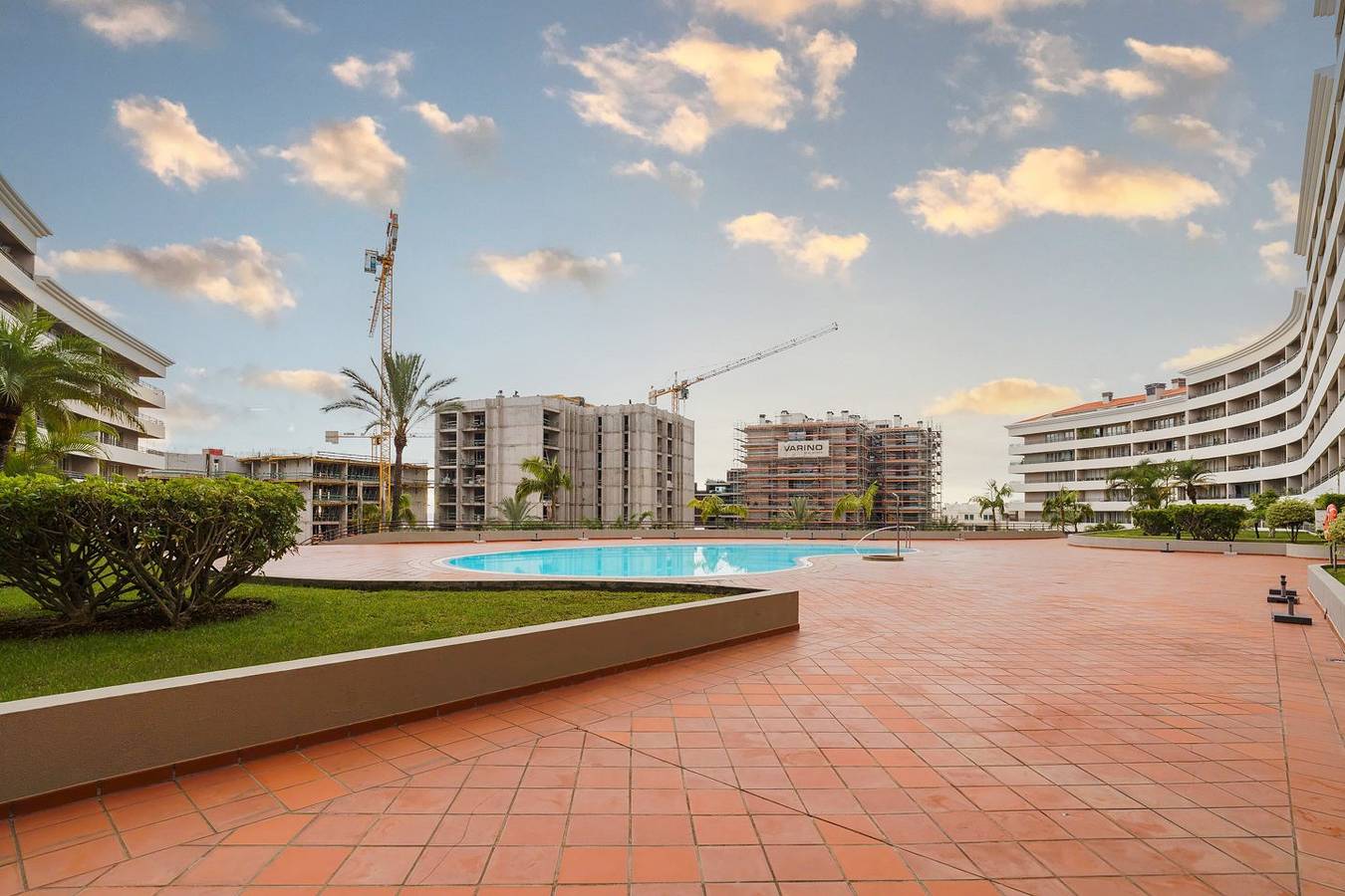 Entire apartment, Guestready - Funchal's golden hour in São Martinho, Madeira