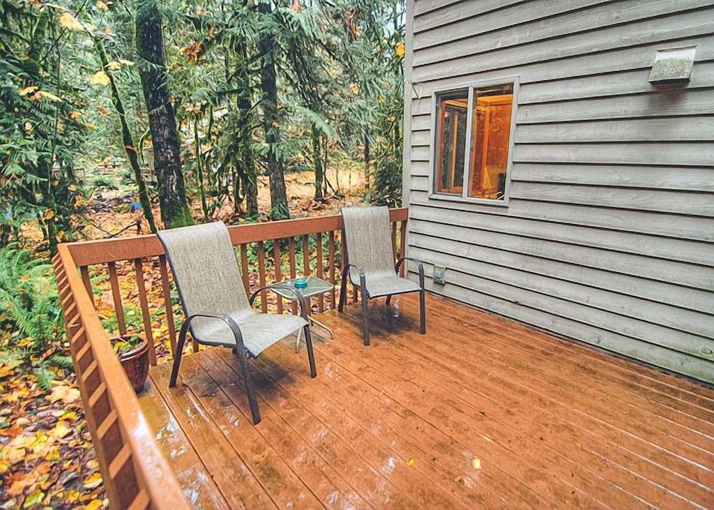 Salmonberry Retreat on the River, Fireplace, Hot Tub. Dogs Welcome in Welches, Mount Hood