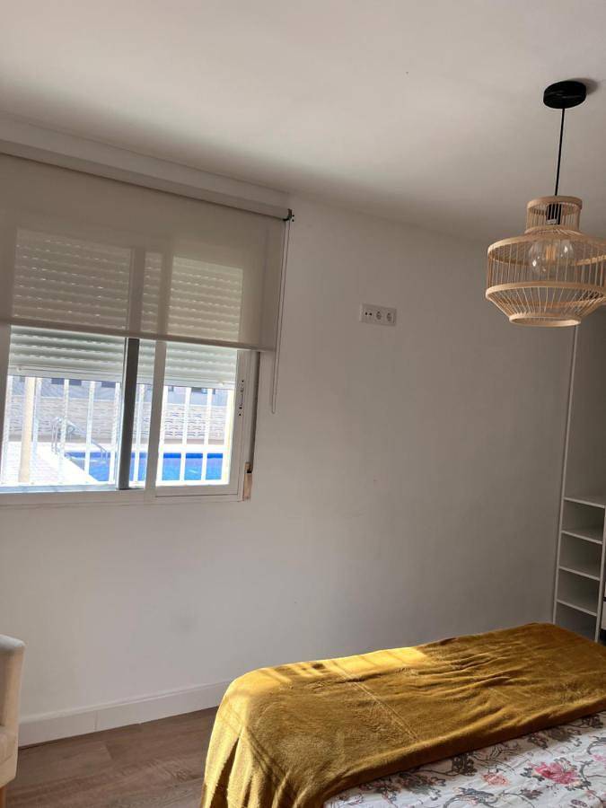 Gîte pour 8 personnes, avec vue ainsi que terrasse et piscine, animaux acceptés à Puçol - 4